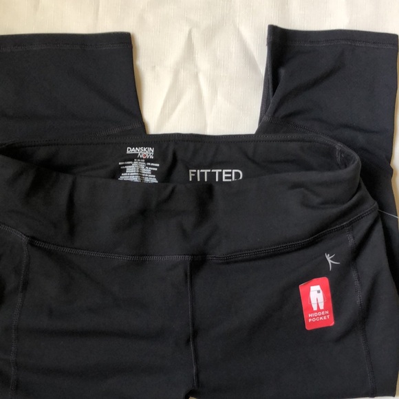 Pants capri performance womens size M 8-10 new 88% nylon 12% spandex Danskin Now - Picture 5 of 5